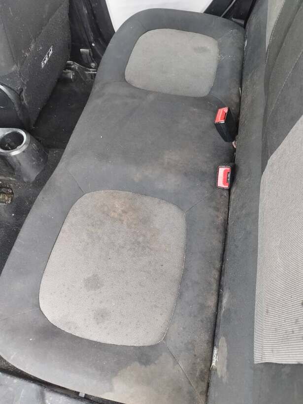 Banquette arrière avant nettoyage